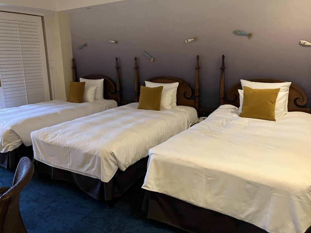ホテル日航アリビラ　スーペリアテラスの部屋のベッド